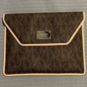 Michael Kors tech pouch/cluth